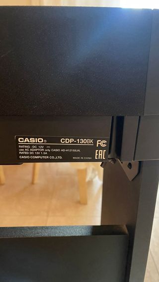 teclado casio con atril ,banqueta y cubierta.