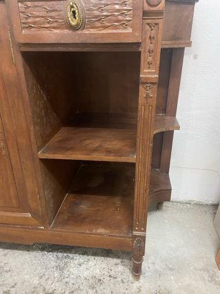 Mueble tocador antiguo con espejo