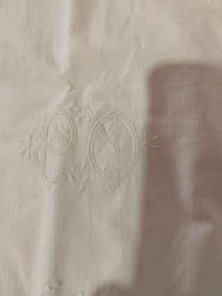 Sábanas bordadas antiguas.