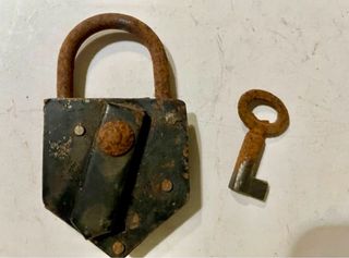 Candado antiguo funcionando con su llave