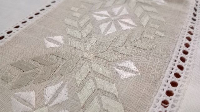 2 MANTELES ⏹️⏹️ BORDADOS (C20)