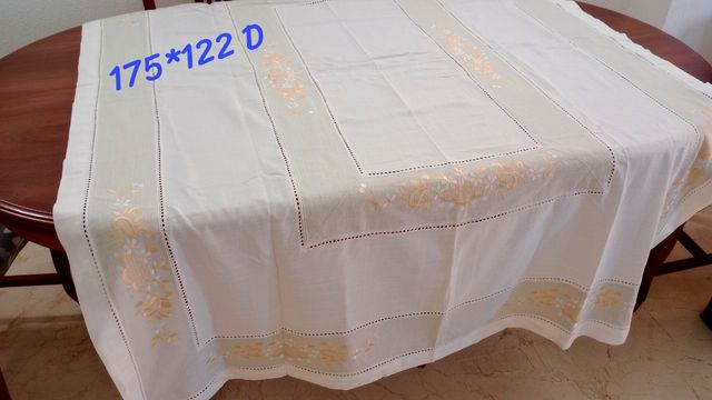 2 MANTELES ⏹️⏹️ BORDADOS (C20)