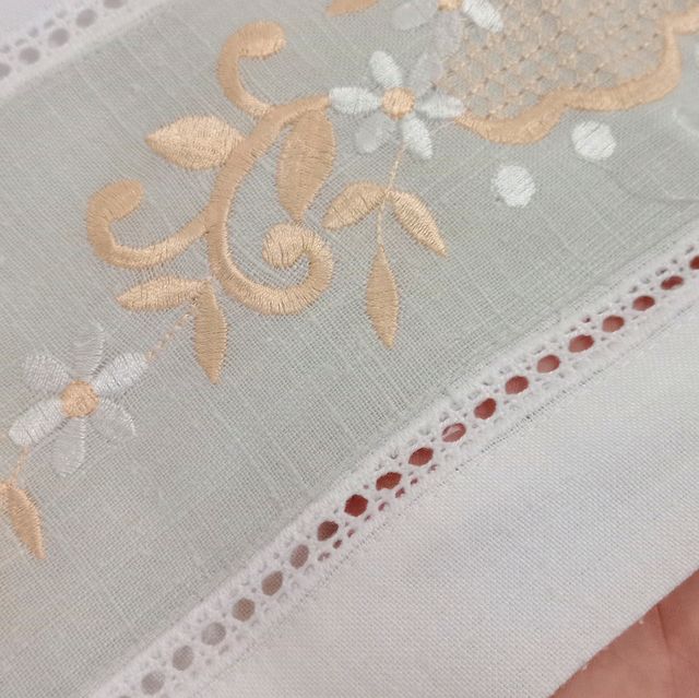 2 MANTELES ⏹️⏹️ BORDADOS (C20)