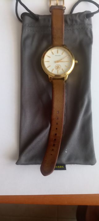 Reloj de la marca "Tory Burch"