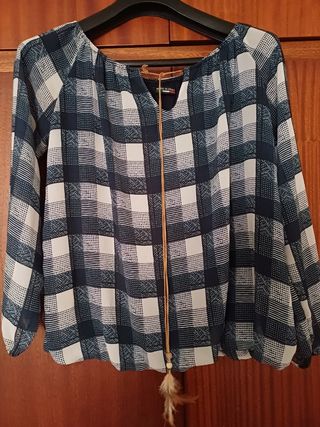 BLUSA MANGA LARGA. ESCOTE ELÁSTICO 