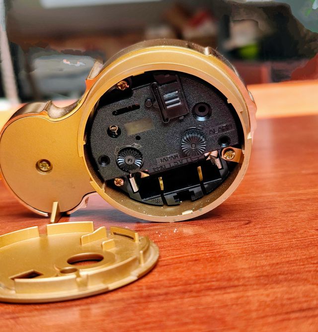 Reloj en forma de violín