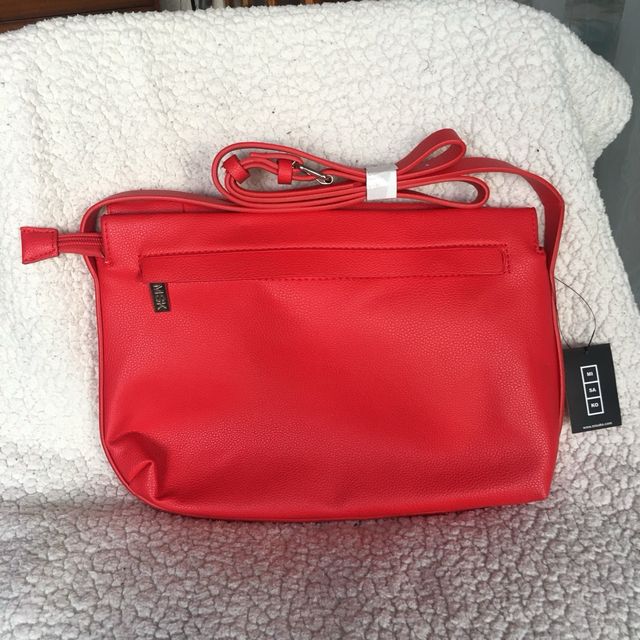 Borsa a tracolla rossa con etichetta Misako
