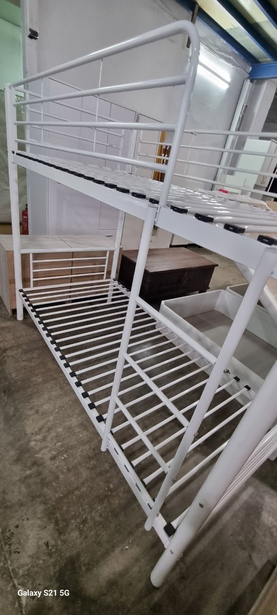 Litera Metálica blanca