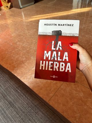 Libro mala hierba