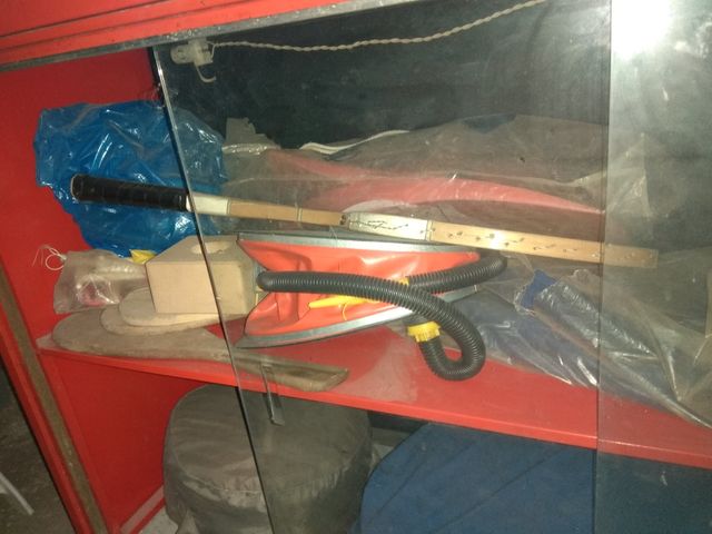 Armario espocitor de chapa y crista