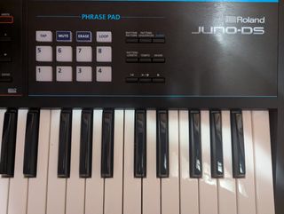 Teclado Roland Juno DS 61 + clase gratis
