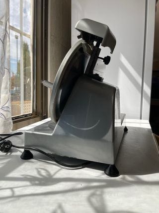 Maquina para cortar embutido