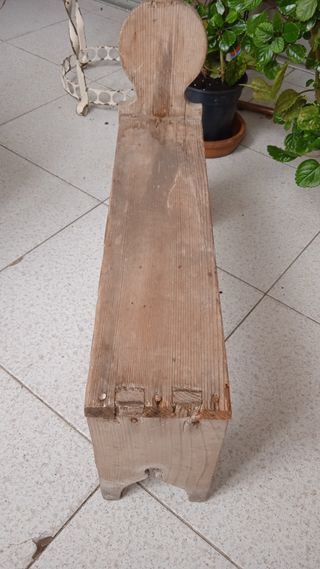 Antiquisimo minibanco? madera.