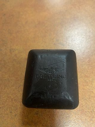 Pin BREITLING con estuche