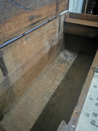 Gran arco. Baúl. Antiguo. Iglesia