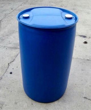 Bidones de 220 litros cerrados
