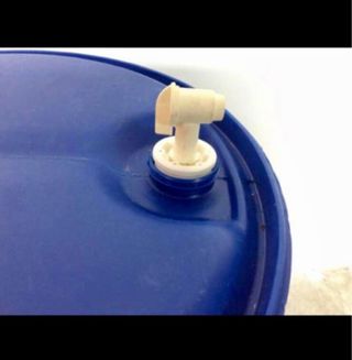 Bidones de 220 litros cerrados