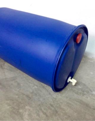 Bidones de 220 litros cerrados