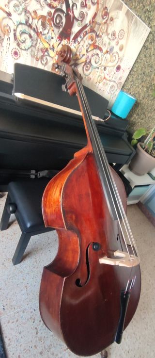 Contrabajo Modesto Balue de 1920