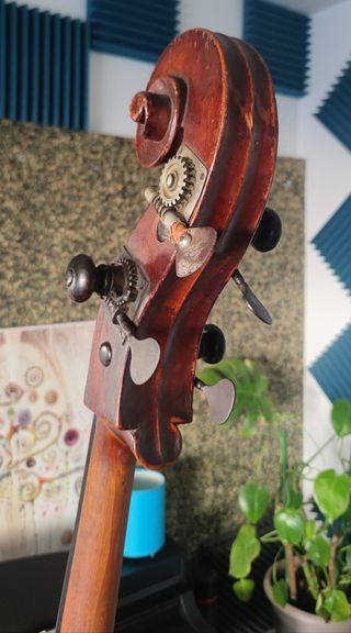 Contrabajo Modesto Balue de 1920