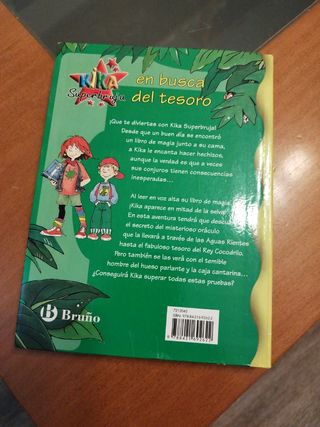 Kika Superbruja en busca del tesoro (Kika Superbruja / Kika Superwitch) (Spanish Edition)