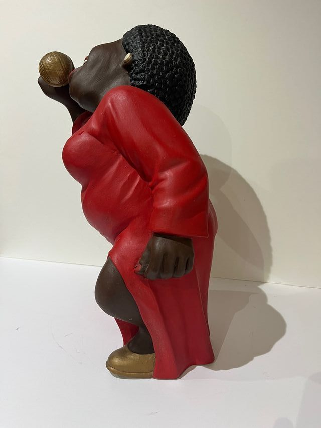 Figura de mujer cantante de jazz