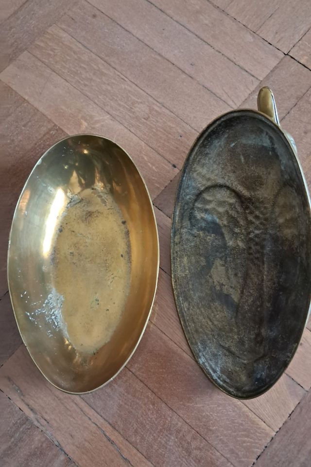 Figura pato metal dorado