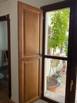 Ventana madera maciza de iroko
