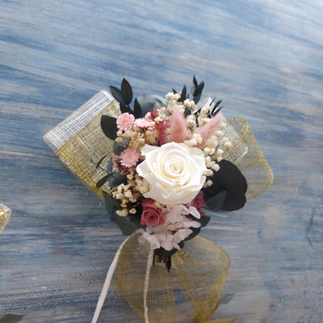 Pack 2 lazos coche boda con flor preservada.