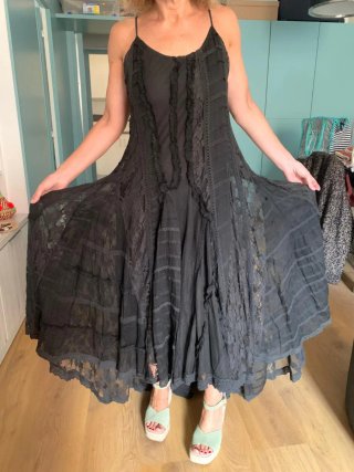 Precioso vestido negro ibicenco nuevo