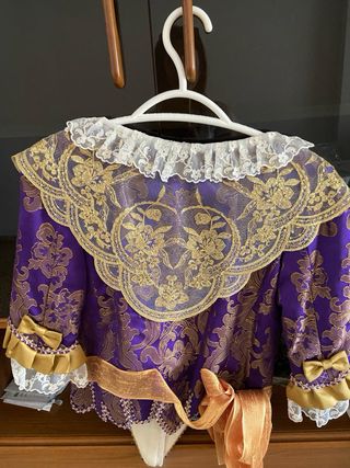 Traje fallera se vende sin manteletas