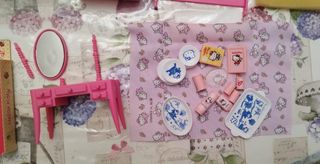 Muebles casa de muñecas de Hello Kitty