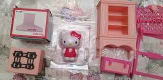 Muebles casa de muñecas de Hello Kitty