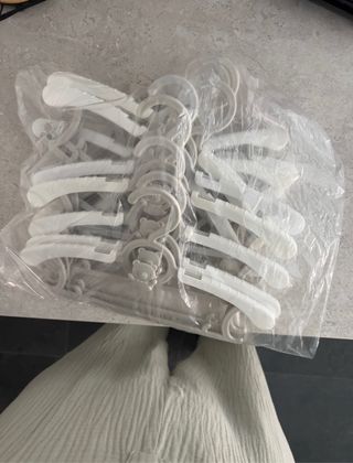 Pack 15 o 30 perchas ajustables niños