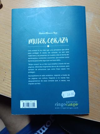 Libro "Mujer coraza" de Adriana Marrero