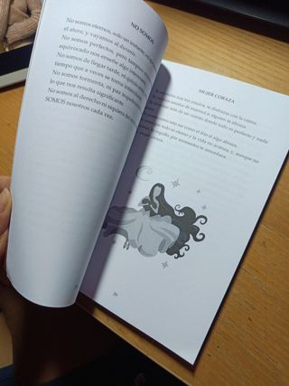 Libro "Mujer coraza" de Adriana Marrero
