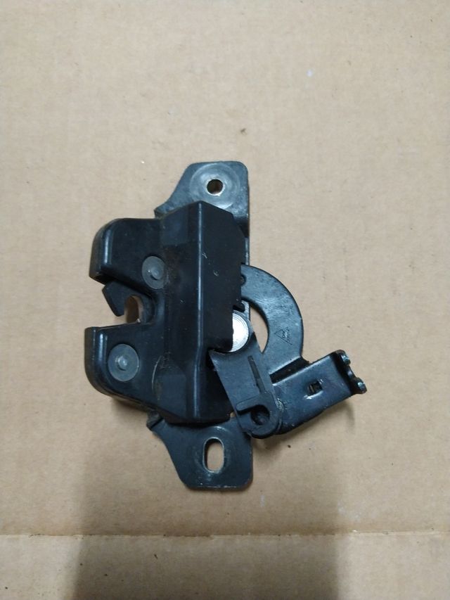 Cerradura trasera Berlingo - Partner