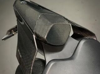 TAPA CENTRAL COLÍN YAMAHA R1 R1M R6 Y R7