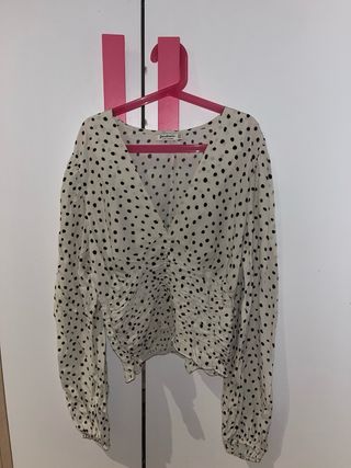 Blusa topos Stradivarius