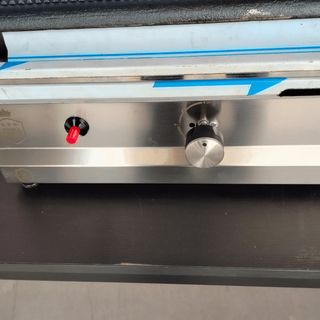 🟪 HT - Plancha Hierro 1/2 Ranurada [50 cm] Gas