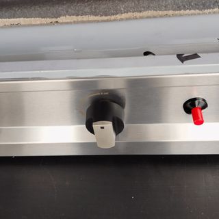 🟪 HT - Plancha Hierro ½ Ranurada [70 cm] Gas