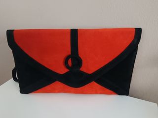 Distingida Cartera Negra y Naranja