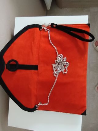 Distingida Cartera Negra y Naranja