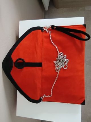 Distingida Cartera Negra y Naranja