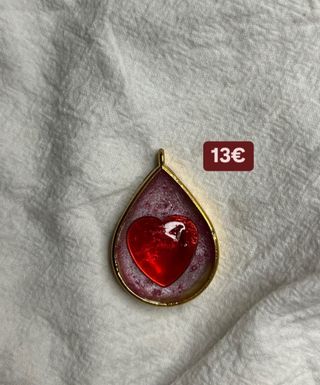 Colgando hecho a mano.Resina y flores secas