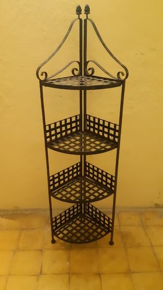 Estantería de hierro