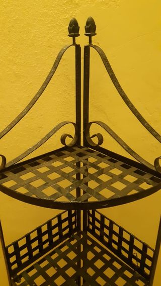Estantería de hierro