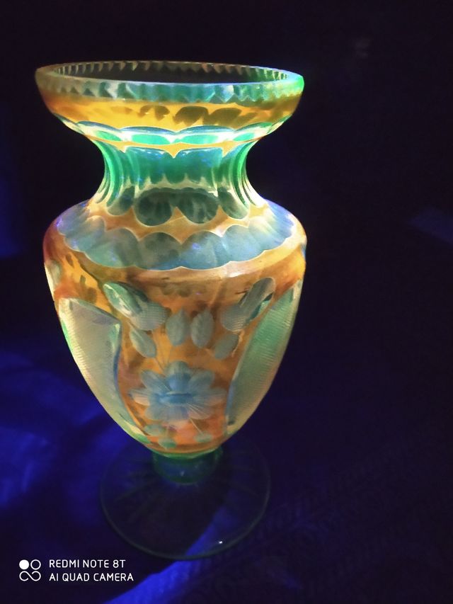 Jarron de cristal de bohemia con uranio