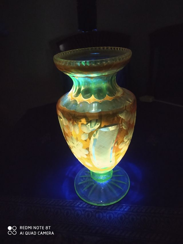 Jarron de cristal de bohemia con uranio