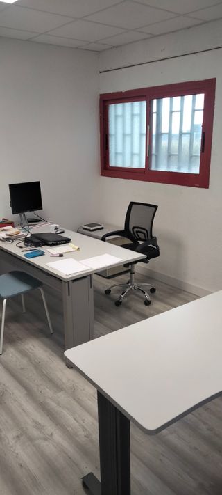 Mesa oficina y armario archivador